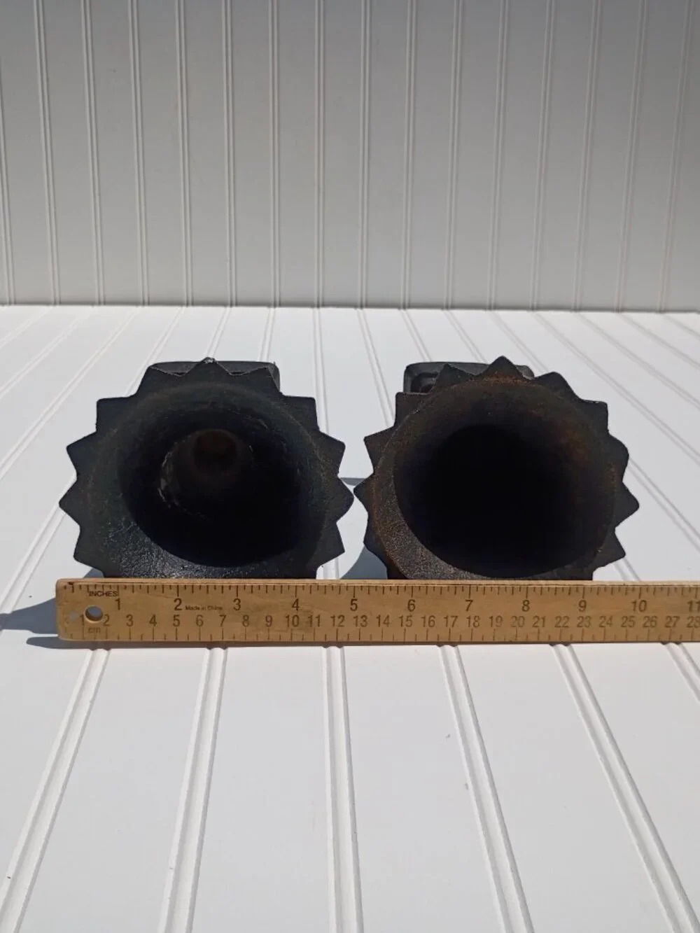 Set of 2 Cast Resin Vases 7.25